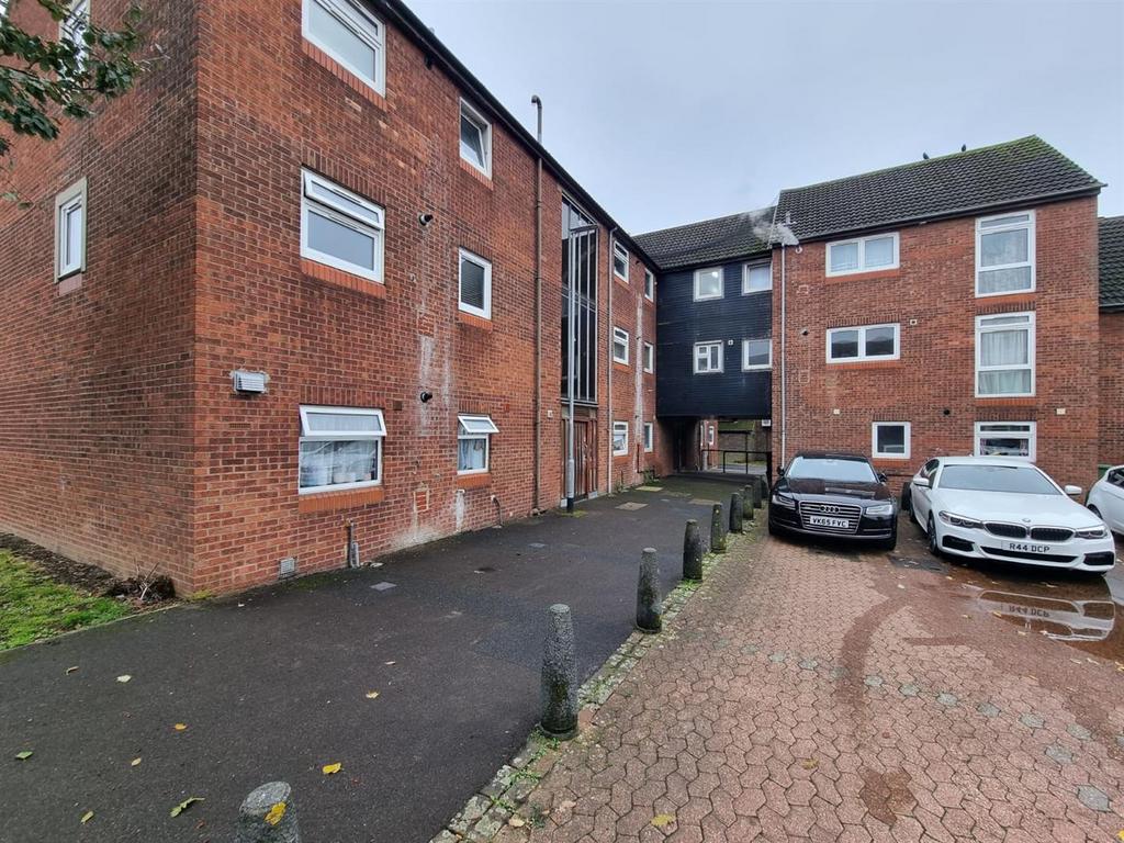 Cavalier Close, Romford 1 bed house for sale £215,000