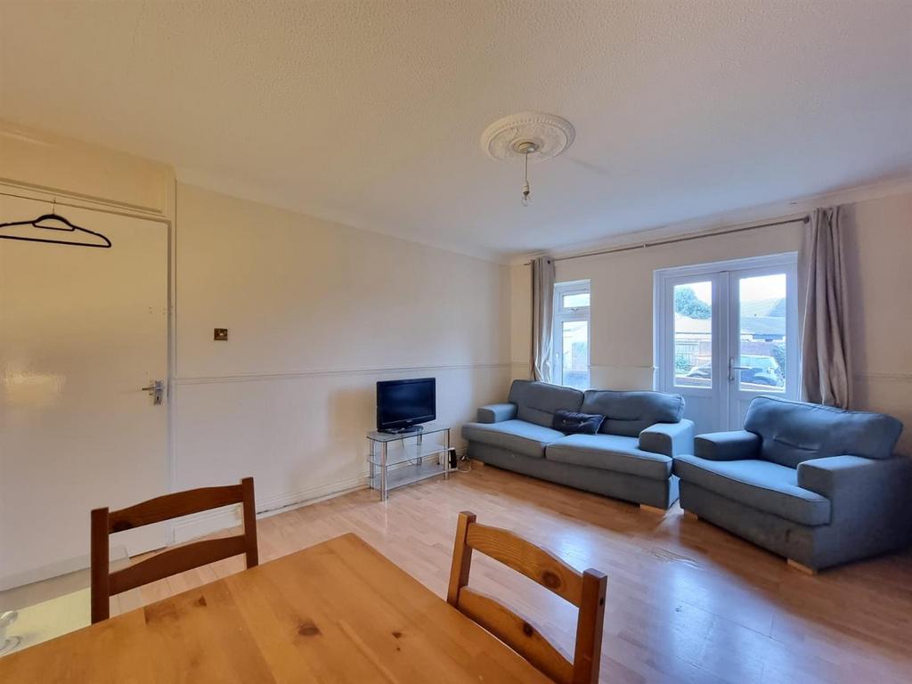 Cavalier Close, Romford 1 bed house for sale £215,000