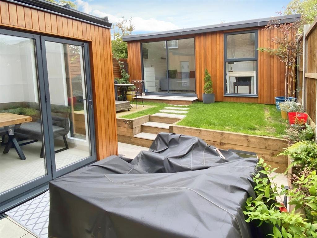 Garden/Summerhouse