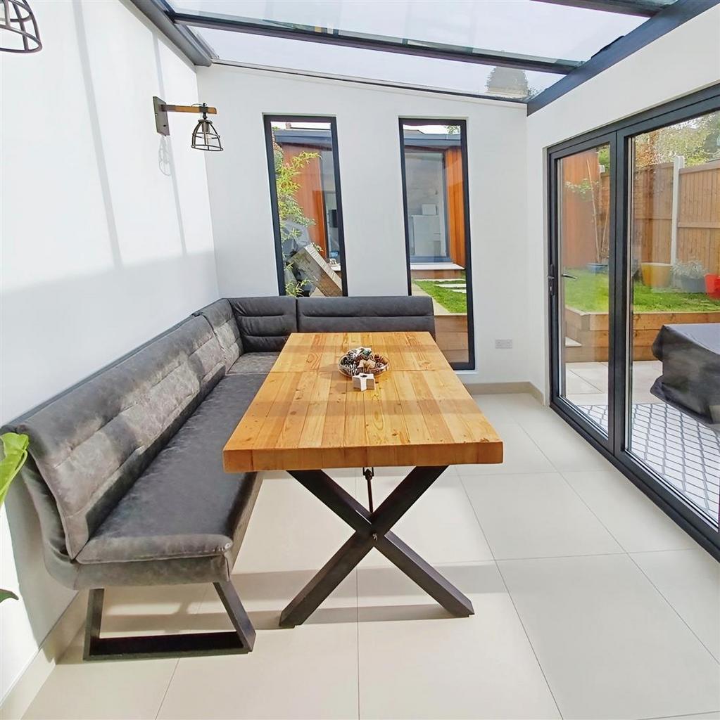Conservatory/Dining Room