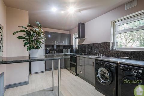 3 bedroom end of terrace house for sale, Adgil Crescent, Southowram, Halifax