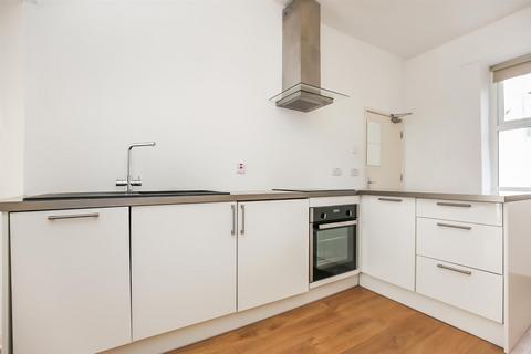 3 bedroom terraced house to rent, Warwick Street, Newcastle Upon Tyne NE6