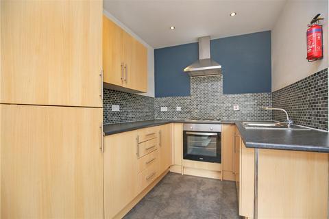 3 bedroom flat to rent, Bolingbroke Street, Newcastle Upon Tyne NE6