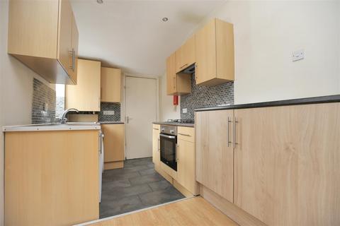 3 bedroom flat to rent, Bolingbroke Street, Newcastle Upon Tyne NE6