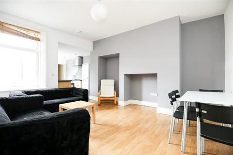 3 bedroom flat to rent, Bolingbroke Street, Newcastle Upon Tyne NE6