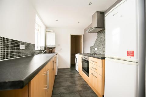 3 bedroom flat to rent, Bolingbroke Street, Newcastle Upon Tyne NE6