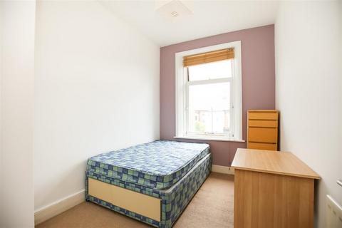 3 bedroom flat to rent, Bolingbroke Street, Newcastle Upon Tyne NE6