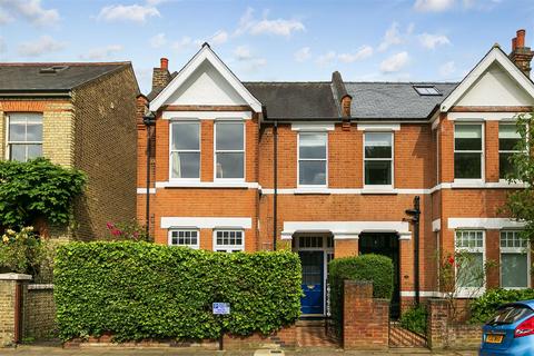 17 Victoria Road, Teddington, TW11 0BB