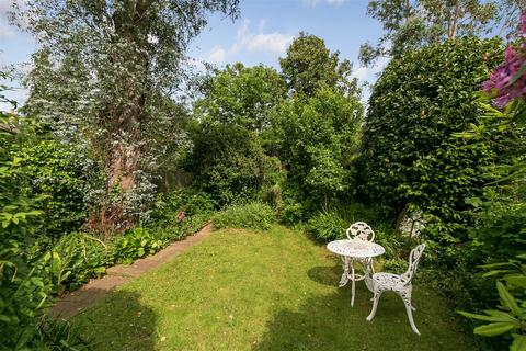 17 Victoria Road, Teddington, TW11 0BB