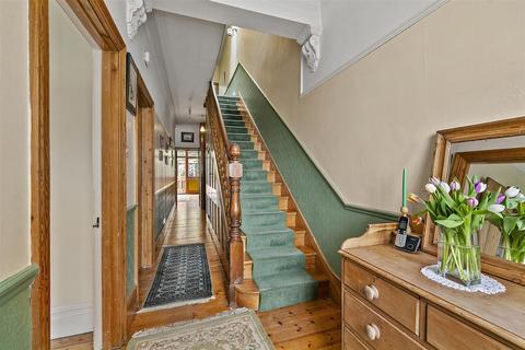 17 Victoria Road, Teddington, TW11 0BB
