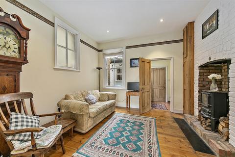 17 Victoria Road, Teddington, TW11 0BB