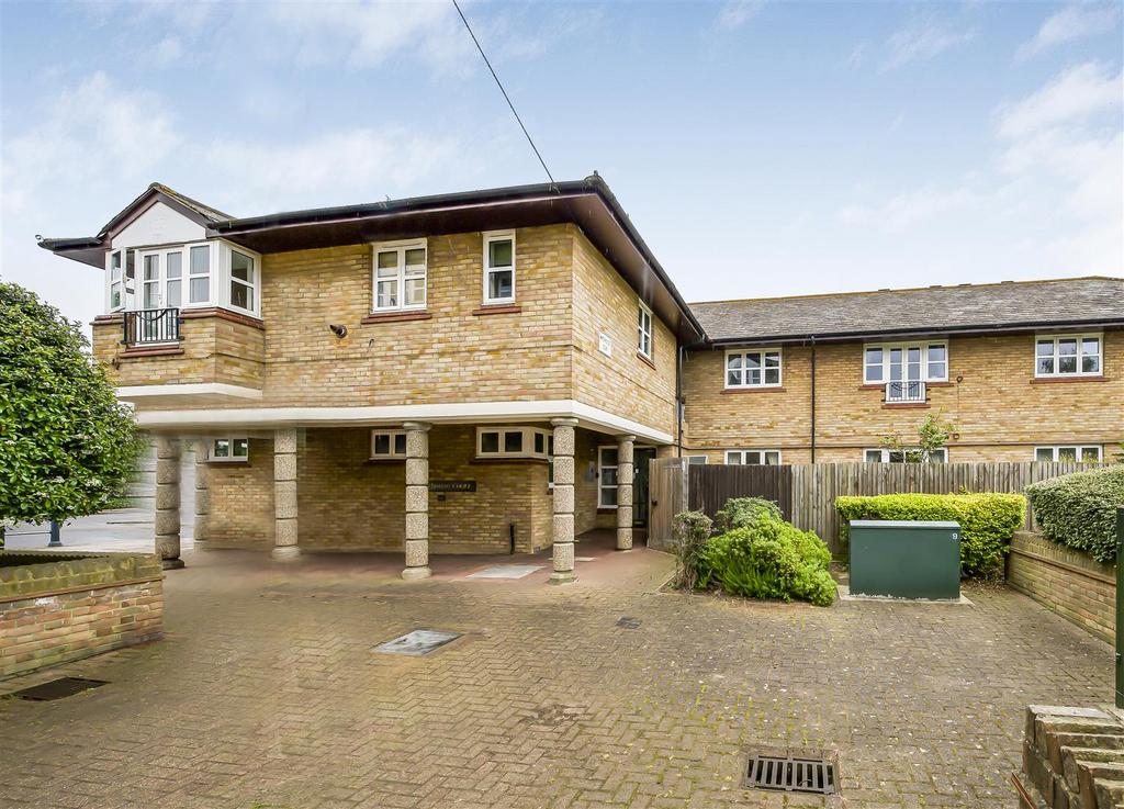 Walpole Road, Teddington 2 bed apartment for sale £245,000