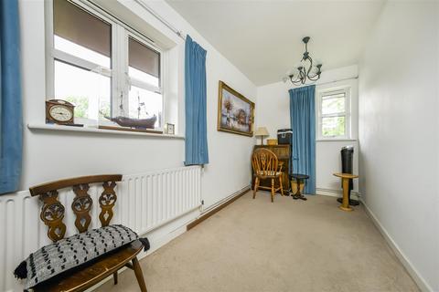 2 bedroom apartment for sale, Walpole Road, Teddington