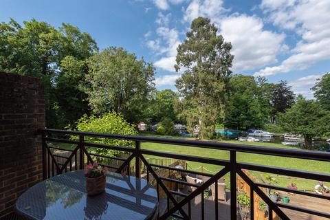 6 Sycamore Way, Teddington, TW11 9QQ