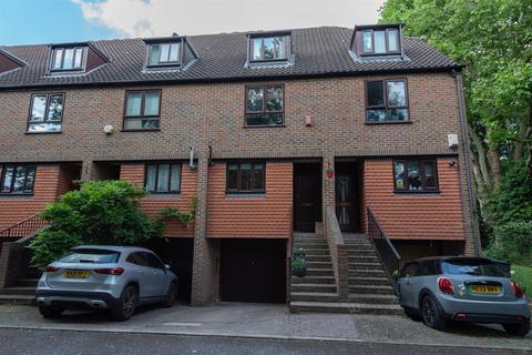 6 Sycamore Way, Teddington, TW11 9QQ