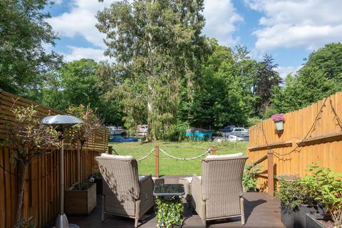 6 Sycamore Way, Teddington, TW11 9QQ