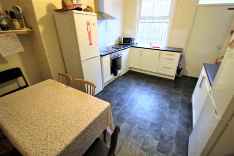 5 bedroom terraced house to rent, Hessle Mount, Hyde Park, Leeds, LS6 1EP