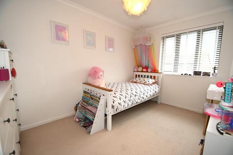 47 Thorn Drive, George Green, Slough, SL3 6SA