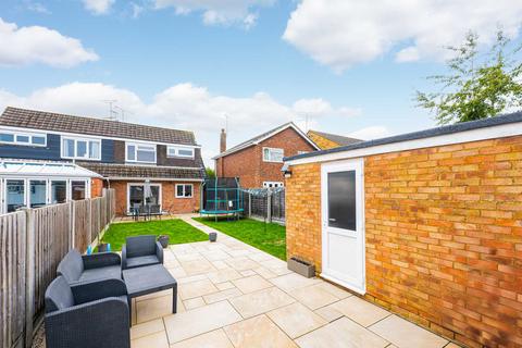 69 Barrymore Walk, Rayleigh, SS6 8YJ