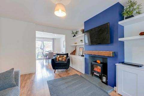69 Barrymore Walk, Rayleigh, SS6 8YJ
