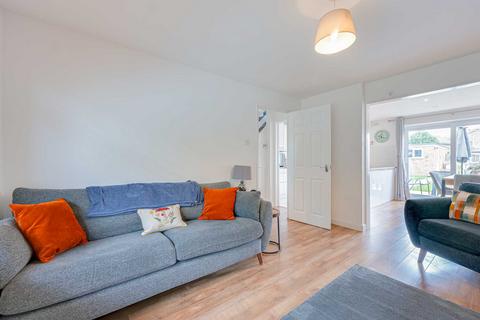 69 Barrymore Walk, Rayleigh, SS6 8YJ