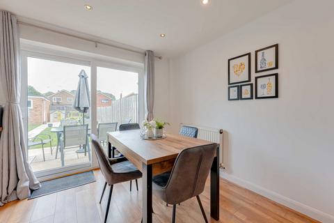 69 Barrymore Walk, Rayleigh, SS6 8YJ