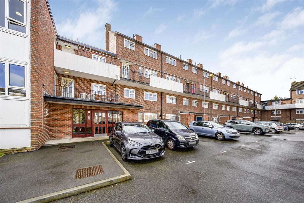 Little Queens Road, Teddington 3 bed apartment for sale £435,000