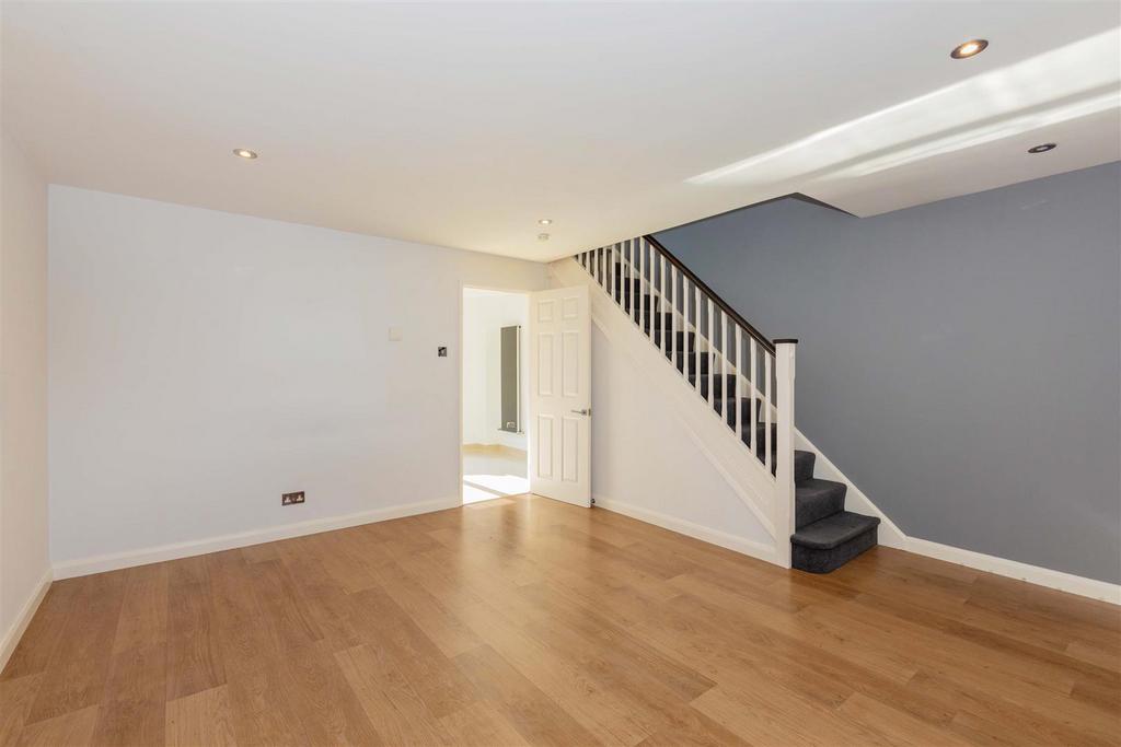 61 Nicholas Gardens-7.jpg