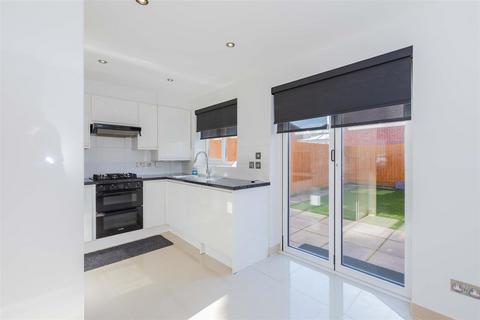 61 Nicholas Gardens, Slough, SL1 5TT