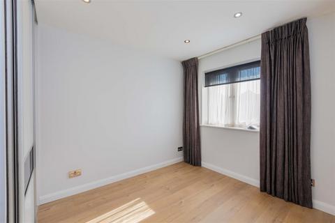61 Nicholas Gardens, Slough, SL1 5TT