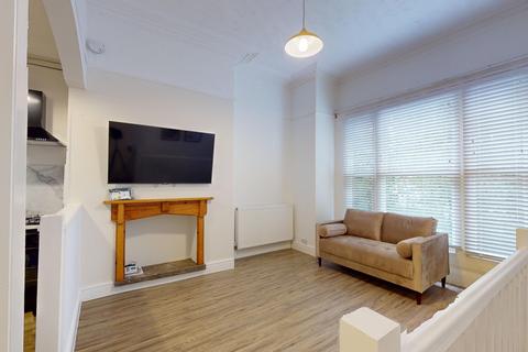 1 bedroom house to rent, Wilmslow Road, Manchester M20