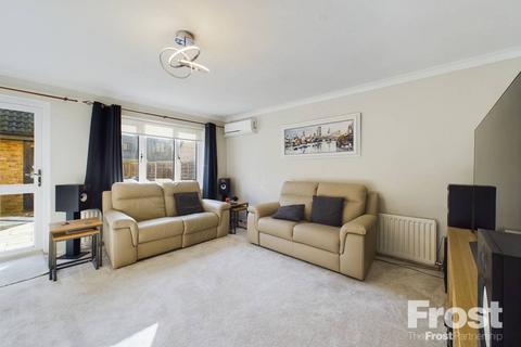 3 bedroom semi-detached house for sale, Foxwood Close, Feltham, TW13