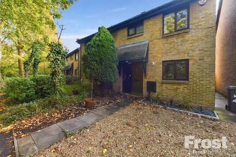40 Foxwood Close, Feltham, TW13 7DL