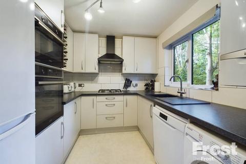 40 Foxwood Close, Feltham, TW13 7DL