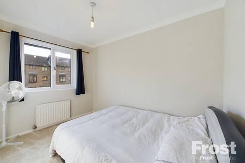 40 Foxwood Close, Feltham, TW13 7DL