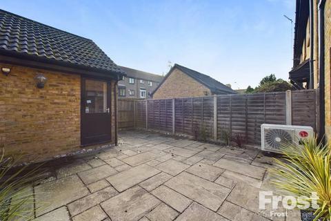 40 Foxwood Close, Feltham, TW13 7DL