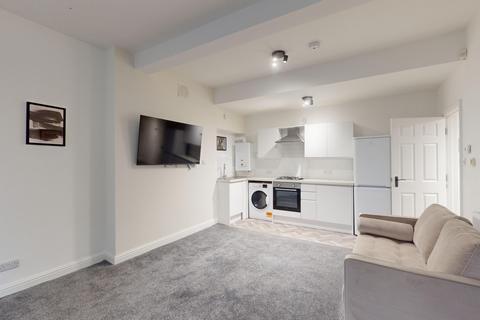 2 bedroom apartment to rent, Wilmslow Road, Manchester M20