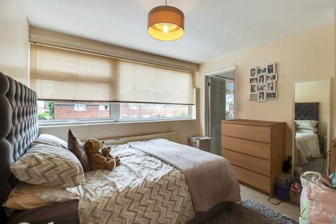 10 Holroyd Road, Claygate, Esher, KT10 0LG