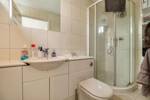 10 Holroyd Road, Claygate, Esher, KT10 0LG