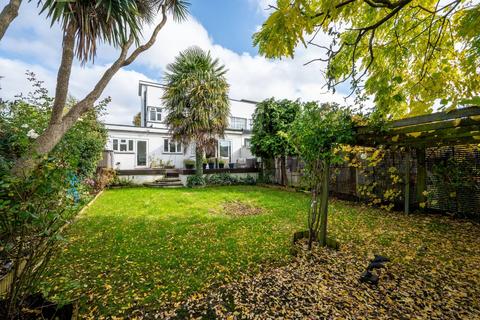 4 Barnfield, New Malden, KT3 5RH