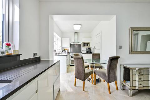 4 Barnfield, New Malden, KT3 5RH