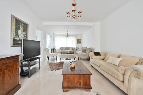 4 Barnfield, New Malden, KT3 5RH