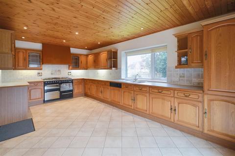 Mons Bungalow High Street, Henstridge, Templecombe, BA8 0RB
