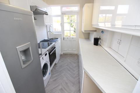 4 bedroom terraced house to rent, Fairford Gardens, Worcester Park KT4