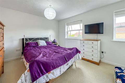 18 Cairns Close, St Albans, AL4 0EB