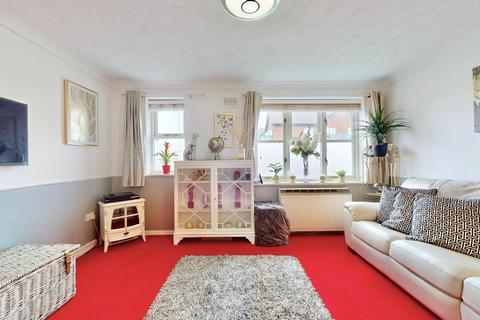 1 bedroom maisonette for sale, Burns Avenue, Chadwell Heath, RM6