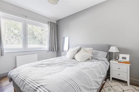 1, Cleveland Court Spring Grove Road, Richmond, TW10 6EJ