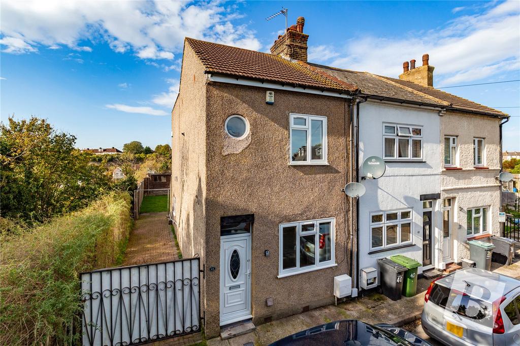 Rural Vale, Northfleet, Gravesend... 3 bed end of terrace house for