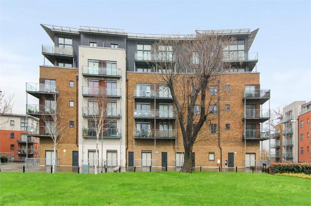 Catalpa Court, Hither Green Lane... 1 bed apartment to rent £1,450