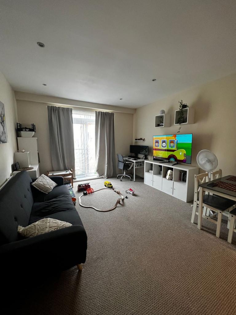 Catalpa Court, Hither Green Lane... 1 bed apartment to rent £1,450